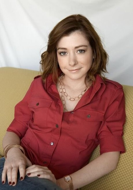Alyson Hannigan hot actress images