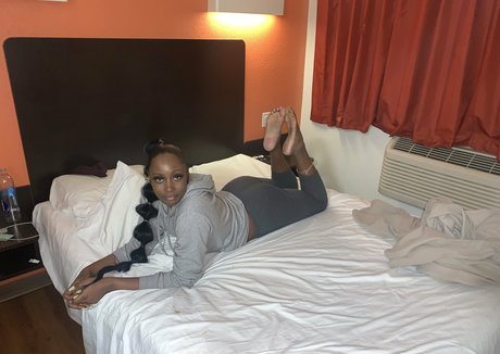 waveysolezz exclusive actress galleries