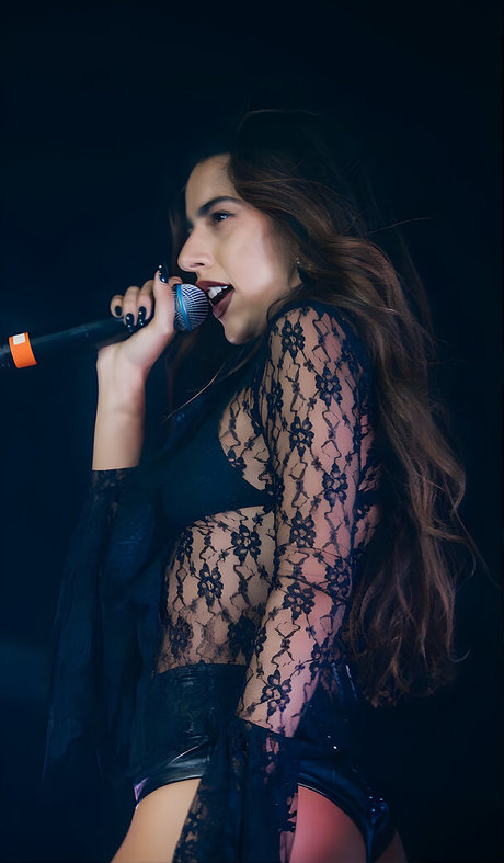 Marina Sena pretty star image