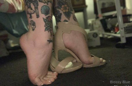 blossybluex exclusive model img