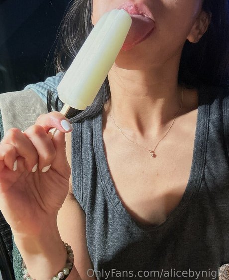 alicebynight exclusive model pictures