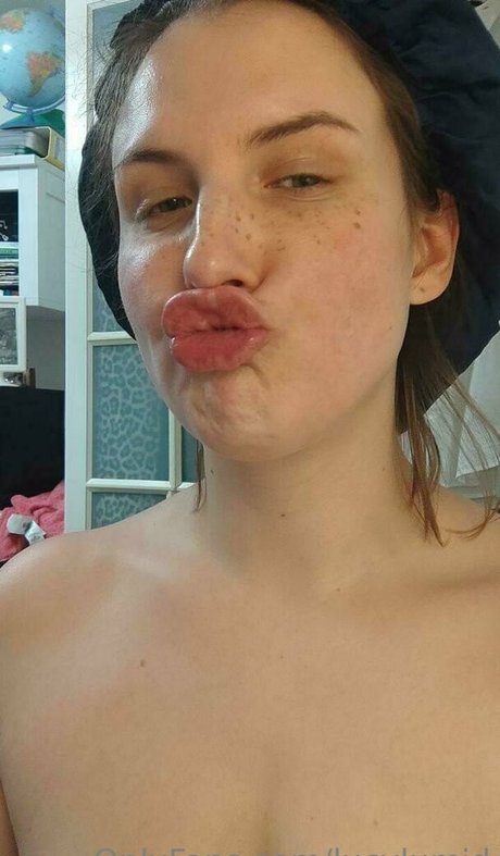 lucylumid model nude archive