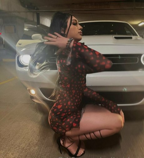 prettypinkuziii sexy model picture