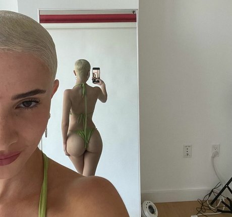 Daisy Delancey pretty pornstar pic