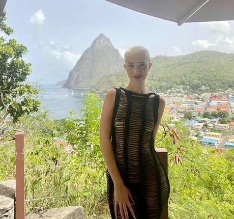 Daisy Delancey model top pictures