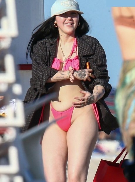 Noah Cyrus model sex pics