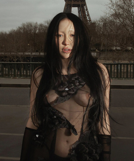 Noah Cyrus nude model pics