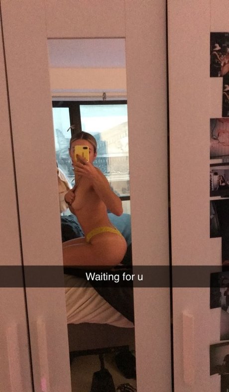 Noah Cyrus star sex galleries