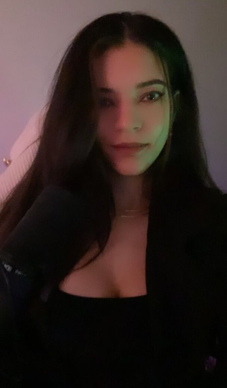 Brittany Venti nice actress pictures