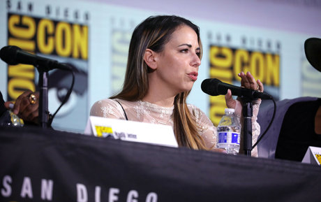 Laura Bailey hot actress picture