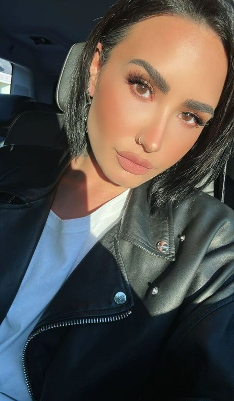 Demi Lovato top actress pics