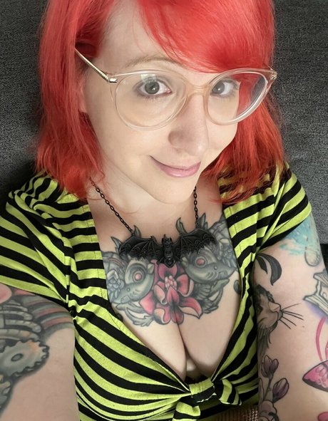 PushingUpRoses naked pornstar archive