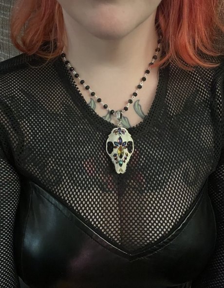 PushingUpRoses star nude photo