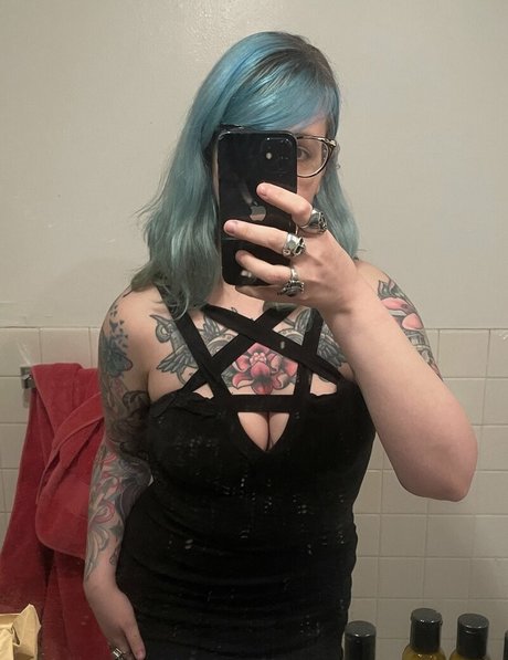 PushingUpRoses Profile pic