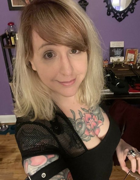 PushingUpRoses pornstar erotic archive