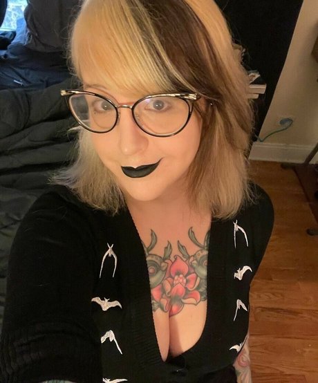 PushingUpRoses exclusive star picture