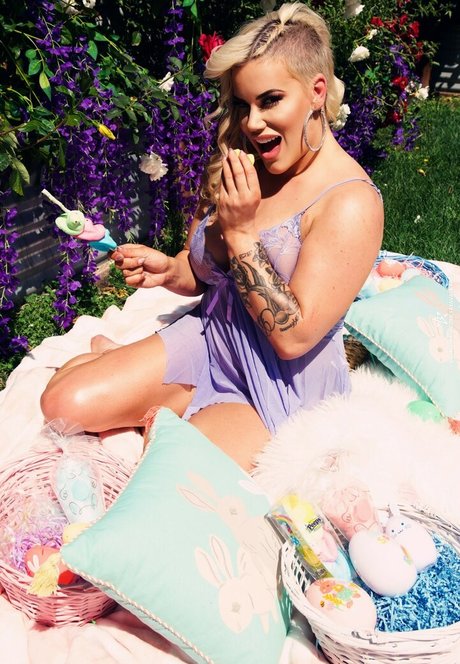 Taya Valkyrie model free pictures