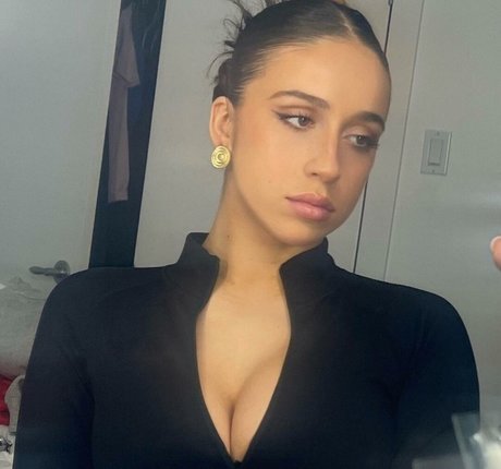 Tate McRae perfect actress photo