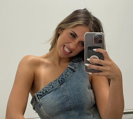 Tate McRae star naked photos