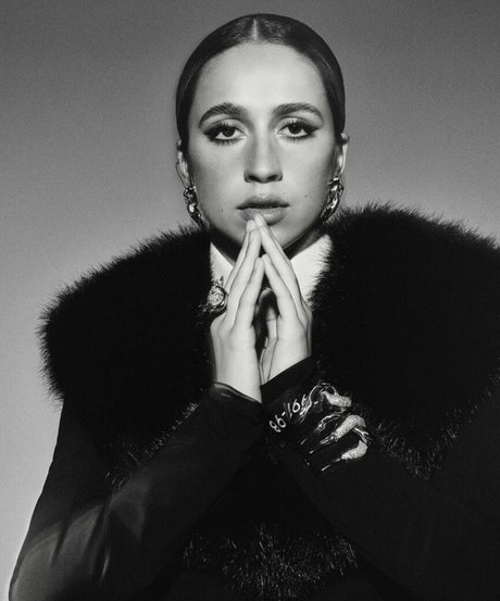 Tate McRae model beautiful image