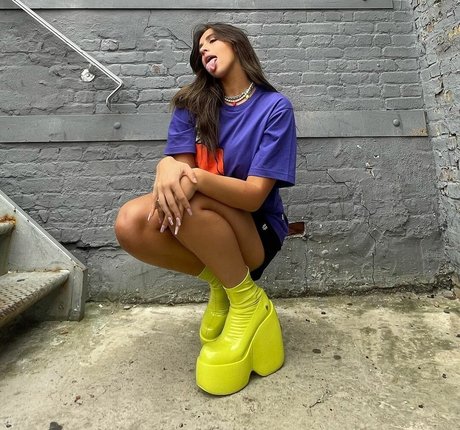 Tate McRae star archive