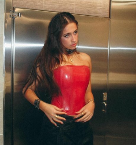 Tate McRae nice model gallery