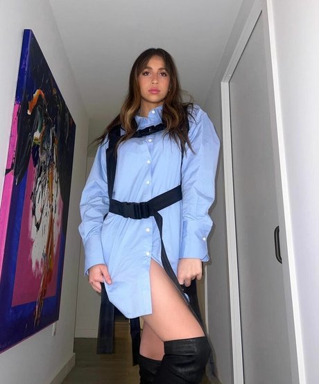 Tate McRae star nudes picture