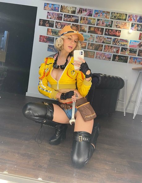 layanadevis star nudes photo