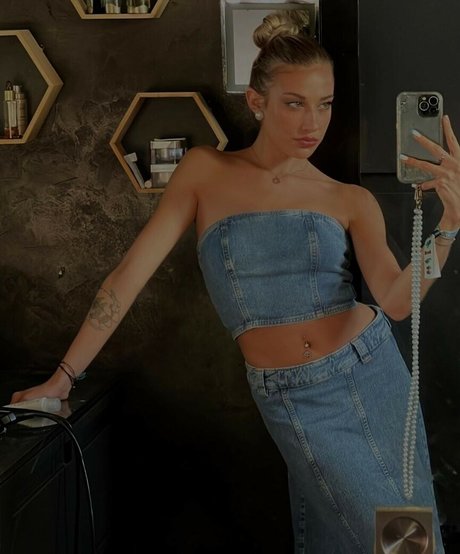 AlaiaJeanneau nude star archive