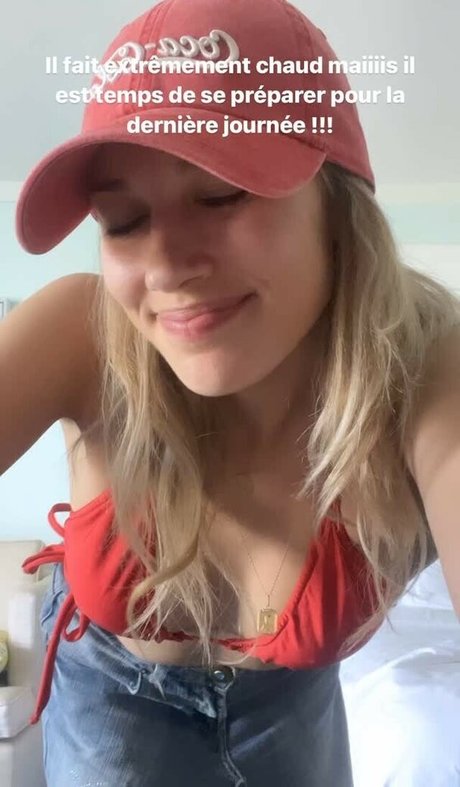 AlaiaJeanneau model adult pic