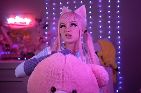 Blondelashes19 Profile pic