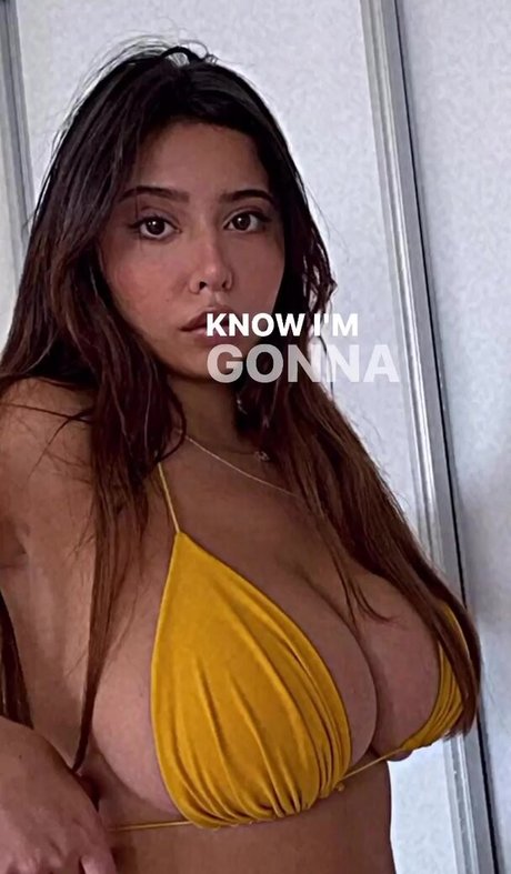 Coral Sharon model top pictures