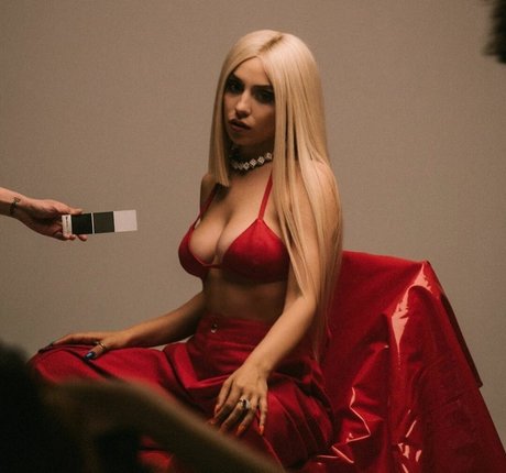 Ava Max star adult pics