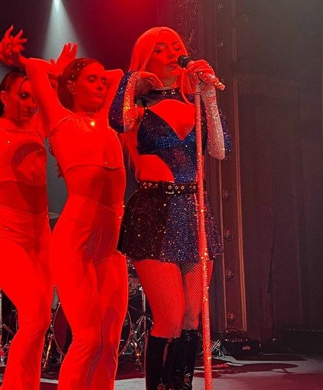 Ava Max pretty pornstar pic