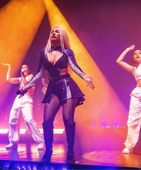 Ava Max top star image