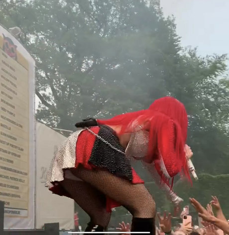 Ava Max model nude pic