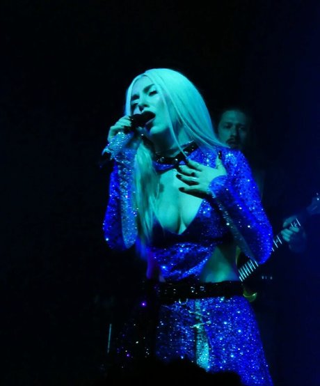 Ava Max exclusive pornstar galleries