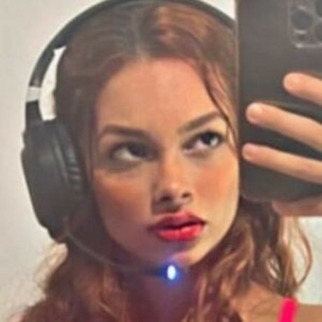 Lariza Goes pornstar top photos