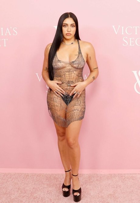 Lourdes Leon model nudes pics