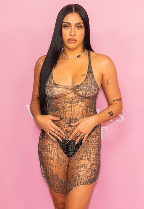 Lourdes Leon star photo