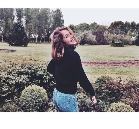 Alice Isaaz naked star photos