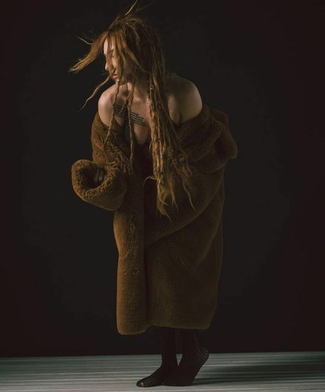 Eliza Grace top star pic