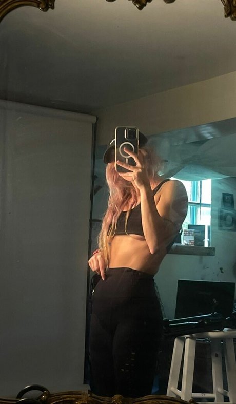 Eliza Grace model exclusive pic