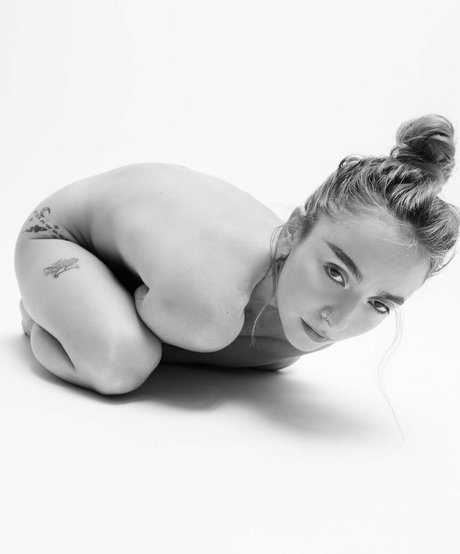 Eliza Grace erotic model images