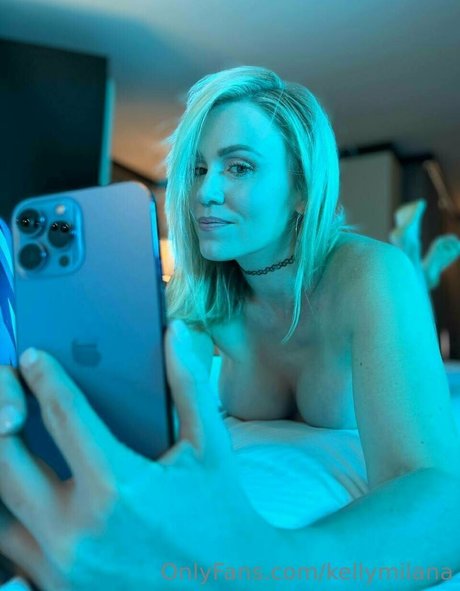 kellymilana hot model pic
