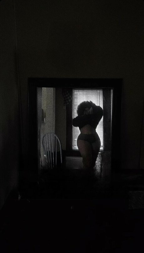 Nikkie Ginger xxx model picture