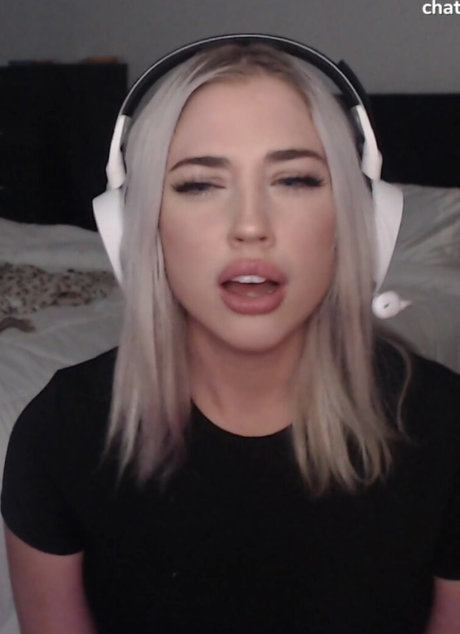 Hailsbee star porn pics