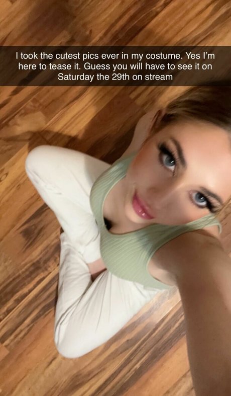 Hailsbee pornstar naked img