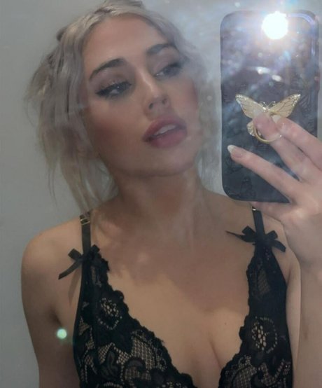 Hailsbee pornstar art image