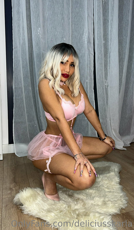 deliciusstinnykate star naked image